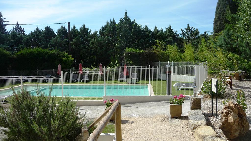 Hotel Restaurant Le Colombier Remoulins Exterior photo