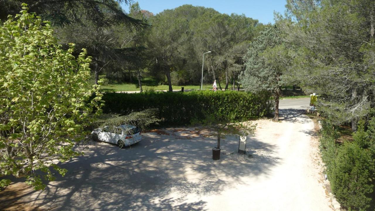 Hotel Restaurant Le Colombier Remoulins Exterior photo